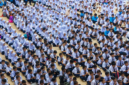 PUTRAJAYA, MALAYSIA - Jan 2, 2018 : Malaysian primary school student attending first day school session 2018 at Putrajaya.のeditorial素材