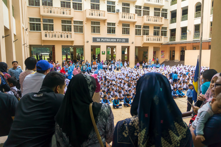 PUTRAJAYA, MALAYSIA - Jan 2, 2018 : Parents of primary school student together present first day school session 2018 at Putrajaya.のeditorial素材
