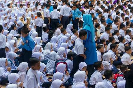 PUTRAJAYA, MALAYSIA - Jan 2, 2018 : School prefects help new students of primary school student during attending first day school session 2018 at Putrajaya.のeditorial素材