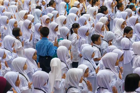 PUTRAJAYA, MALAYSIA - Jan 2, 2018 : Malaysian primary school student attending first day school session 2018 at Putrajaya.のeditorial素材