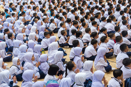 PUTRAJAYA, MALAYSIA - Jan 2, 2018 : Malaysian primary school student attending first day school session 2018 at Putrajaya.のeditorial素材