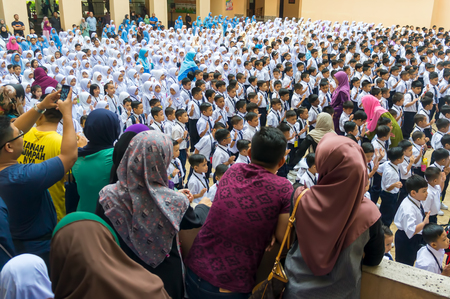 PUTRAJAYA, MALAYSIA - Jan 2, 2018 : Parents of primary school student together present first day school session 2018 at Putrajaya.のeditorial素材