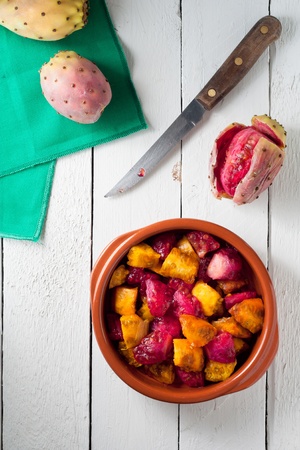 Sliced Indian Figs in a Bowl on White Woodの写真素材