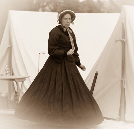 Woman hurrying to meeting in Northern civil war campのeditorial素材
