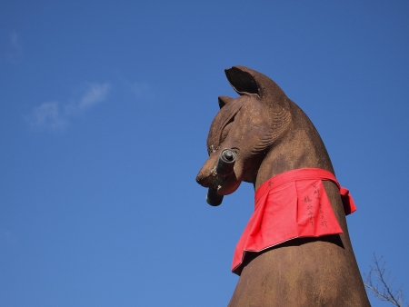 Fox statue at Fushimi Inari Shrine in Kyoto, Japanのeditorial素材