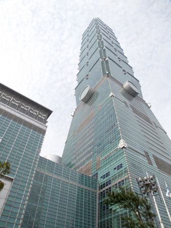TAIPEI, TAIWAN - APRIL 29: The Taipei 101 building on April 29, 2010 in Taipei, Taiwan. The Taipei 101 ranked officially as the world's tallest building from 2004 until 2010.のeditorial素材