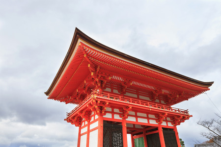 Main entrance (Nio-mon gate) of the Kiyomizu-dera temple. This two-story gate measures approximately 10 metres wide, 5 m. long, and 14 m. high. (UNESCO World Heritage site)のeditorial素材