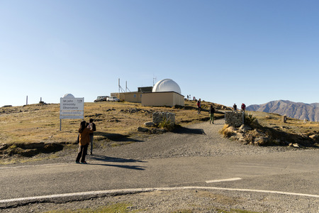 TEKAPO, NEW ZEALAND - MAY 6, 2016: Tourists at Mt John University Observatory, The New Zealand's premier astronomical research observatory, Lake Tekapo,Canterbury, South Island, New Zealand.のeditorial素材