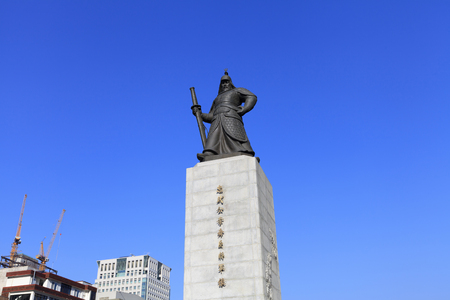 SEOUL, SOUTH KOREA - DEC 18, 2012 : Statue of Admiral Yi Sun-shin in Gwanghwamun Square in Seoul, South Korea. Admiral Yi Sun-shin who is leader for fighting with Japanese military.のeditorial素材