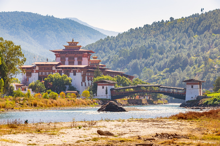 Punakha Dzong or Pungtang Dechen Photrang Dzong, the administrative center of Punakha dzongkhag in Punakha, Bhutan.のeditorial素材