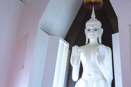 White Buddha statue (horizontal)の写真素材