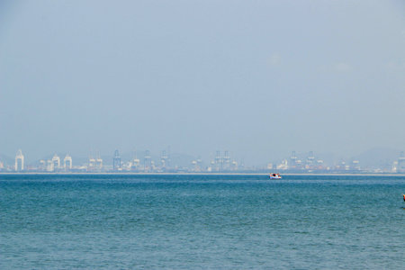 the sea with a building in backgroundの写真素材