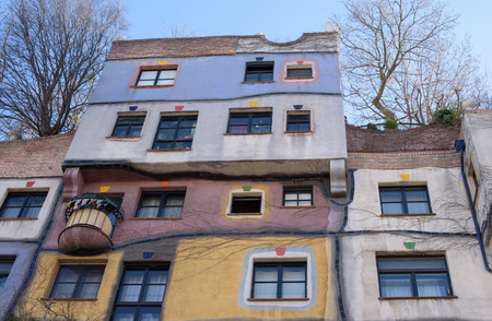 Vienna austria aug hundertwasser house hundertwasserhaus colouredの写真素材