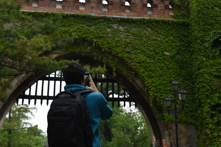 Man turist photograph a historical building in budapeshtの写真素材