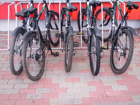 Parked bicycles on city streetの素材