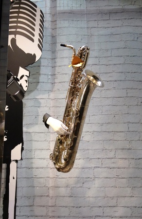 Store window at nightの素材