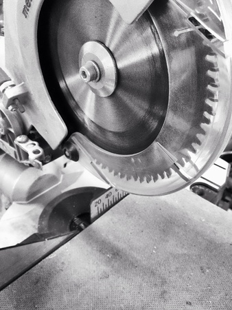 Compound mitre saw with circular bladeの素材