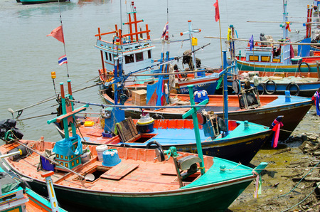 fisherman and boat in sea thai Fishing boats in Thailandのeditorial素材
