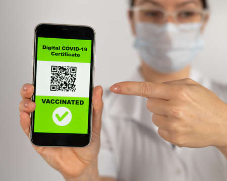 The doctor recommends vaccination and holds a smartphone with a QR code.