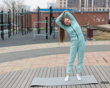 Young woman doing fitness outdoorsの写真素材