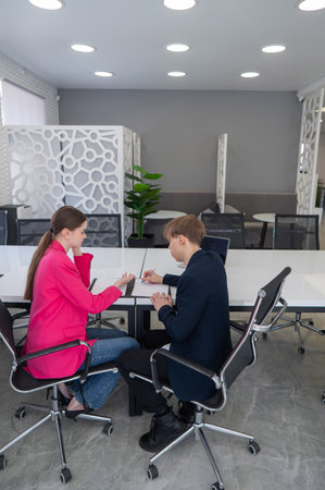 Man and woman shaking hands in officeの写真素材