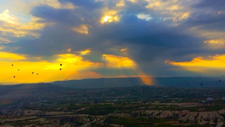 Beautiful landscape sun beams from skyの素材