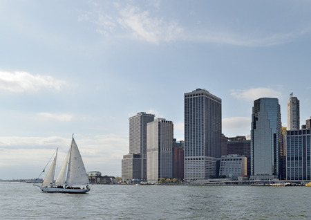 Sailing boat against a Manhattan skyline.の写真素材