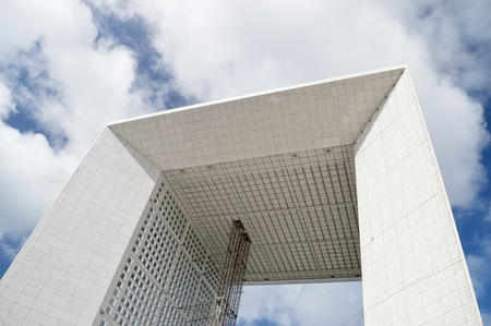 La Grande Arche, Paris, against a blue sky.のeditorial素材