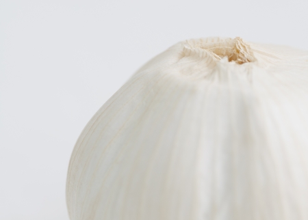 A creamy white head of garlic clovesの写真素材