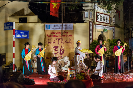 HANOI, VIETNAM - OCTOBER 2014 - Street performance in Hanoi, Vietnam.のeditorial素材
