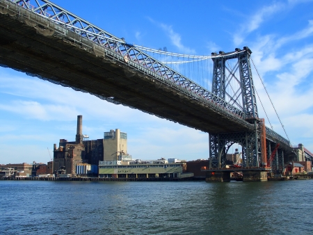 Williamsburg bridge and sugar plant, New Yorkの写真素材