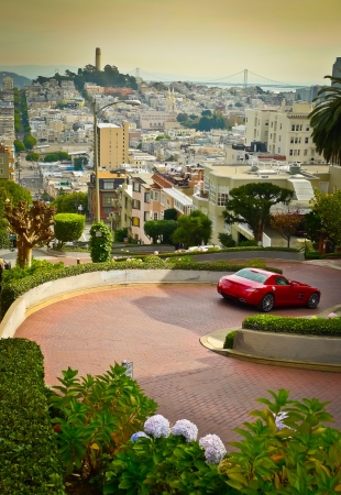 Lombard street on Russian hill, San Franciscoのeditorial素材