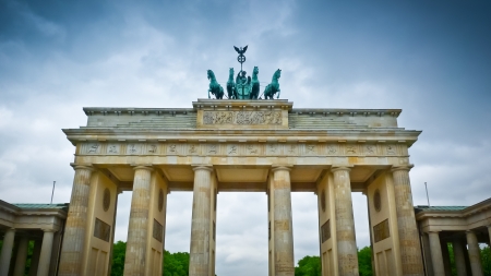 Brandenburg gate (Brandenburger Tor) in Pariser Platz, Berlin, Germanyの写真素材