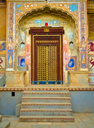 Haveli entrance in Mandawa, Rajasthan, India. The streets of Mandawa are famous for the colorful painting on Haveli's walls.のeditorial素材