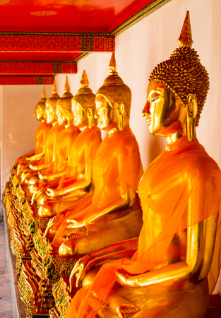 Row of sitting Buddha statues inside Wat Pho or Temple of the reclining Buddha, Bangkok, Thailandの写真素材