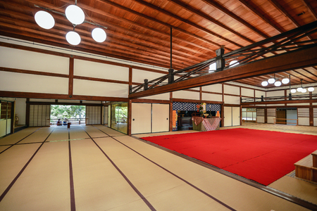 Interior of a japanese temple, Tenryu-ji in Kyotoのeditorial素材