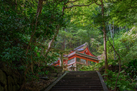 Scenery of the Iwashimizu Hachimangu Shrine in Kyotoのeditorial素材