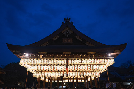 Night view of Maidono stage of the Yasaka jinja shrine in Kyotoのeditorial素材