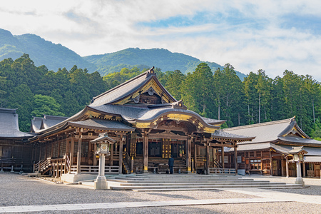 Worship Hall of the Yahiko jinja shrine in Niigata, Japanのeditorial素材