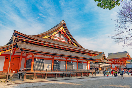 Main hall of the Yasaka jinja shrine in Kyoto, Japanのeditorial素材