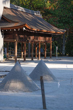 The two cone shaped sand mounds and Tsuchinoya Hall of the Kamigamo Shrine in Kyoto, Japanのeditorial素材