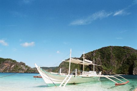 banca boat at shoreの写真素材