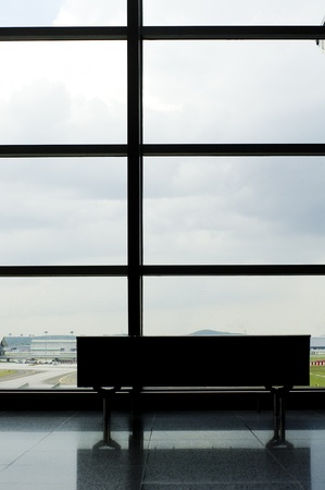empty bench of the observation deck of airport.のeditorial素材