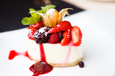 Cheesecake with wild berries on white plateの素材 [FY31093567867]