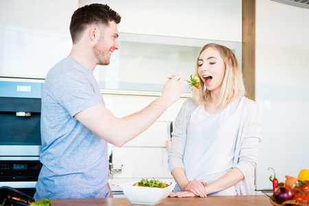 couple eating foodの写真素材