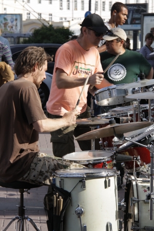 street musicians playing drum and percussion on Arbat Street in Moscowのeditorial素材