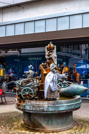 Mutter Grun or Mother Green fountain in Herford cityのeditorial素材