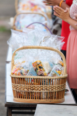 Satun, Thailand - December 30, 2014, at 07.30 AM: public offering food to monks. On the eve of the New Year to be reached. In Satun, Thailand will have merit by giving food to monks held annually.のeditorial素材