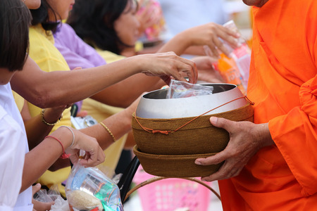 Satun, Thailand - December 30, 2014, at 07.30 AM: public offering food to monks. On the eve of the New Year to be reached. In Satun, Thailand will have merit by giving food to monks held annually.のeditorial素材