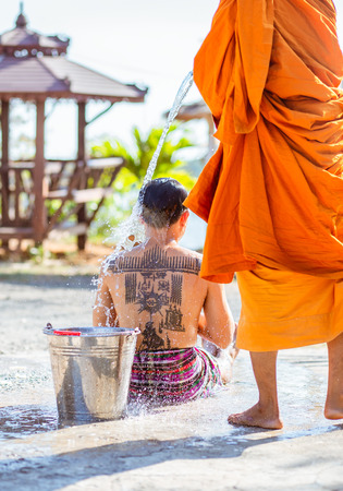 Chachoengsao , Thailand - March 6 , 2019: A monk pour water to a man for remove one's bad luck with a ceremony.の写真素材
